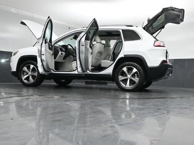 Used 2021 Jeep Cherokee Limited w/ Trailer Tow Group AWD/4WD image 53