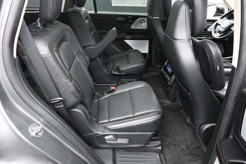 Used 2023 Lincoln Aviator Reserve w/ Equipment Group 201A AWD/4WD image 10