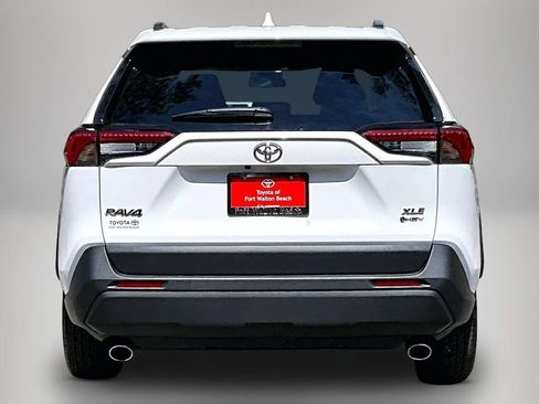 Used 2025 Toyota RAV4 XLE w/ Convenience Package image 6
