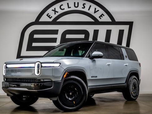 Used 2025 Rivian R1S Adventure Dual AWD/4WD image 1