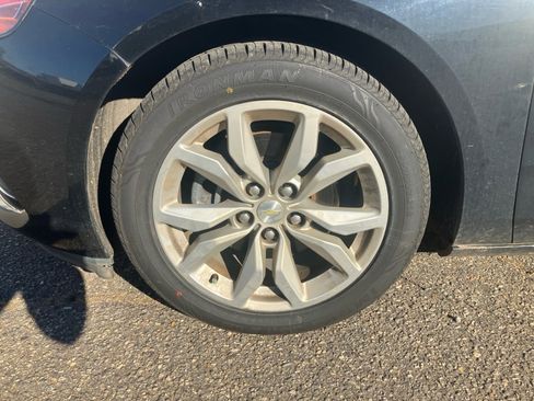 Used 2017 Chevrolet Impala LT image 29