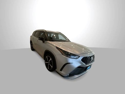 Used 2022 Toyota Highlander XSE image 2