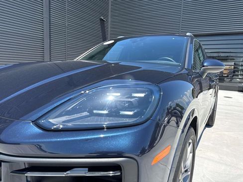 Certified 2024 Porsche Cayenne AWD/4WD image 7