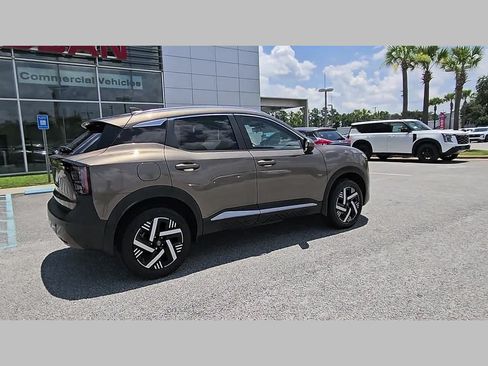 Used 2025 Nissan Kicks SV w/ SV Premium Package FWD image 34
