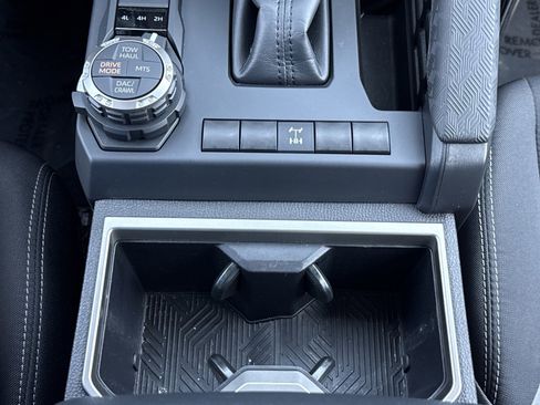 Used 2025 Toyota Tacoma TRD Off-Road image 28