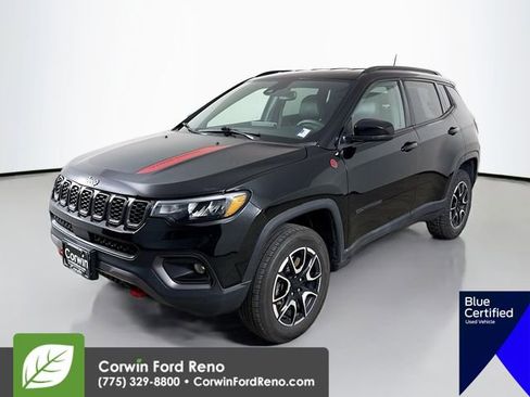 Used 2024 Jeep Compass Trailhawk AWD/4WD image 3