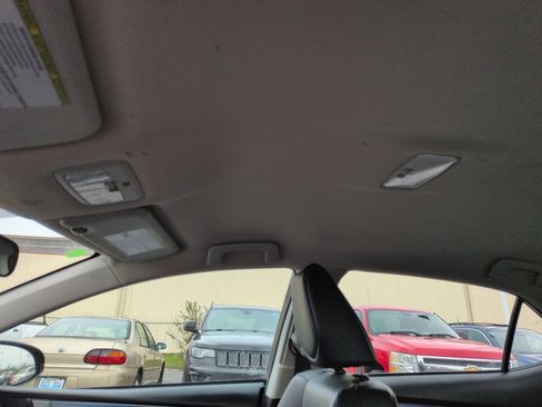 Used 2017 Toyota Corolla SE w/ Carpet Mat Package (TMS) image 22