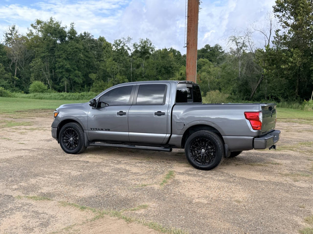 Used 2018 Nissan Titan SL w/ Midnight Edition RWD image 3