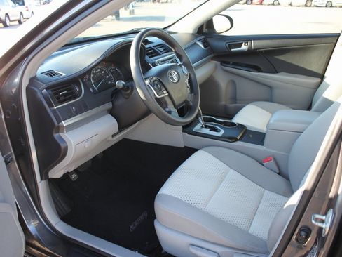 Used 2014 Toyota Camry LE image 11