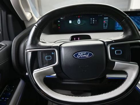 Used 2025 Ford Expedition Max Platinum w/ Driver's Package AWD/4WD image 8