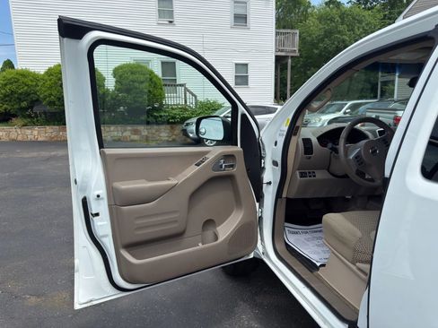 Used 2015 Nissan Frontier SV AWD/4WD image 15