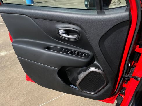 Used 2023 Jeep Renegade Latitude image 25