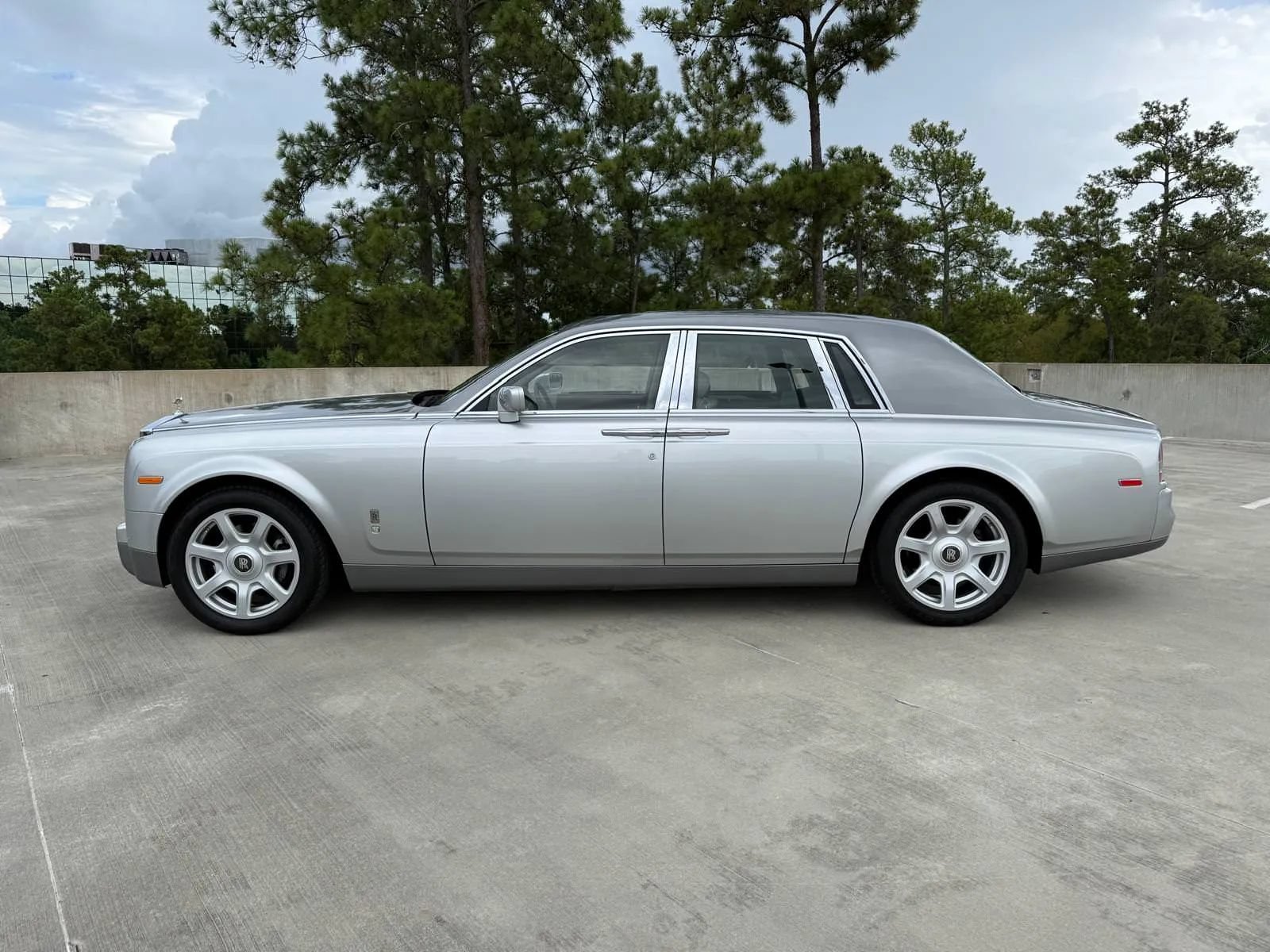 Used 2009 Rolls-Royce Phantom Sedan RWD image 3