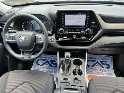 Used 2022 Toyota Highlander LE image 11