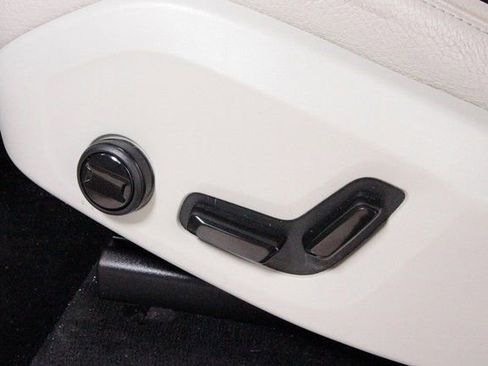 Used 2023 Volvo XC90 T8 Plus w/ Protection Package Premier image 13