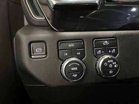Used 2023 GMC Sierra 1500 Elevation AWD/4WD image 3