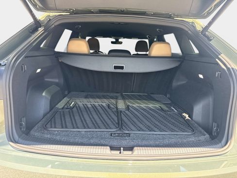 Used 2025 Volkswagen Atlas Cross Sport SE FWD image 9