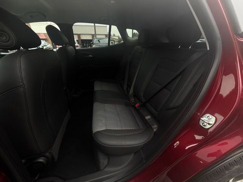 Used 2025 Chevrolet Trax LT w/ LT Convenience Package image 26