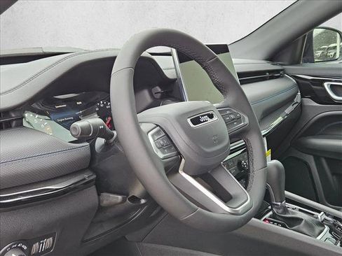 New 2026 Jeep Compass Latitude image 3