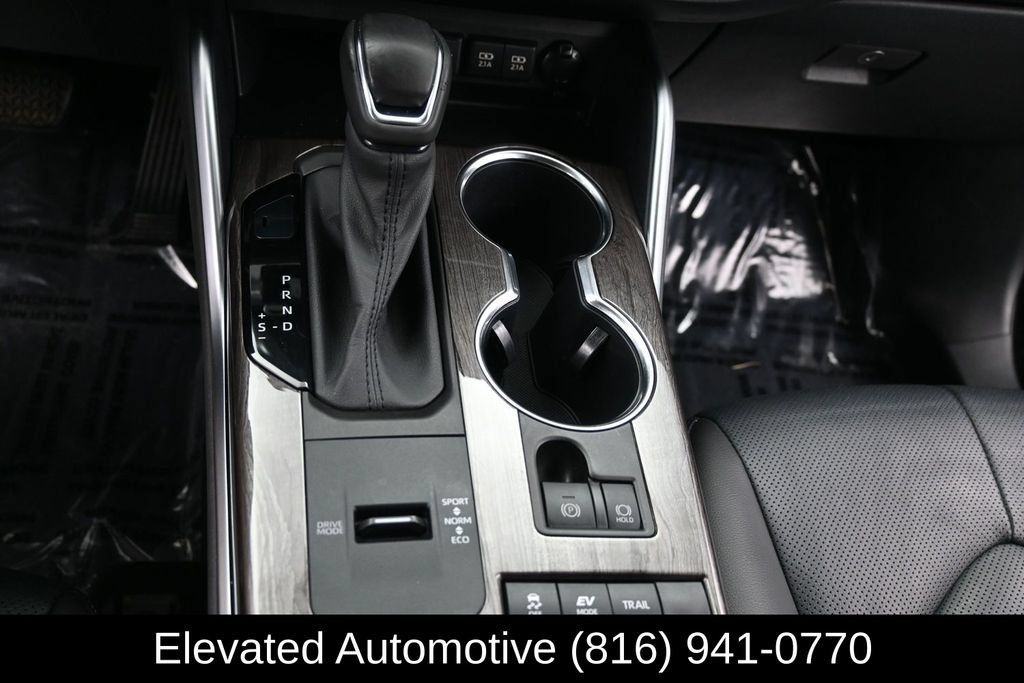 Used 2021 Toyota Highlander Platinum AWD/4WD image 12