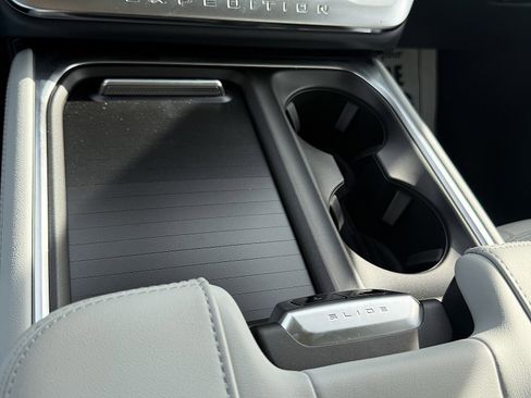 New 2025 Ford Expedition Platinum w/ Driver's Package image 15