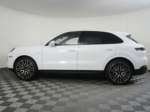 Used 2026 Porsche Cayenne E-Hybrid image 6