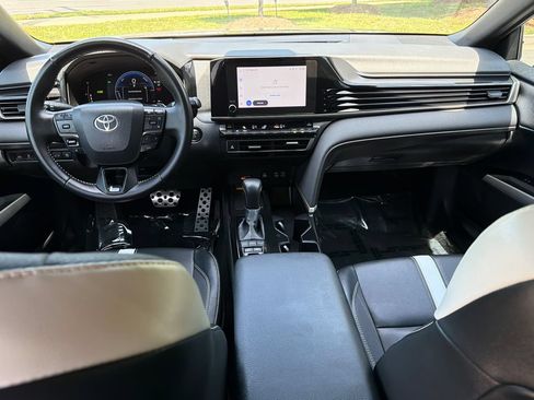 Used 2025 Toyota Camry SE w/ Convenience Package FWD image 14
