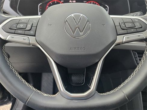 Certified 2022 Volkswagen Taos SEL w/ Panoramic Sunroof Package image 24