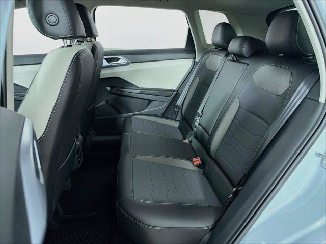 New 2027 Volkswagen Taos SE AWD/4WD image 24