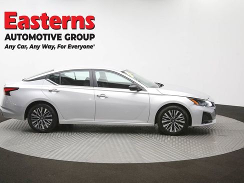 Used 2024 Nissan Altima 2.5 SV FWD image 44
