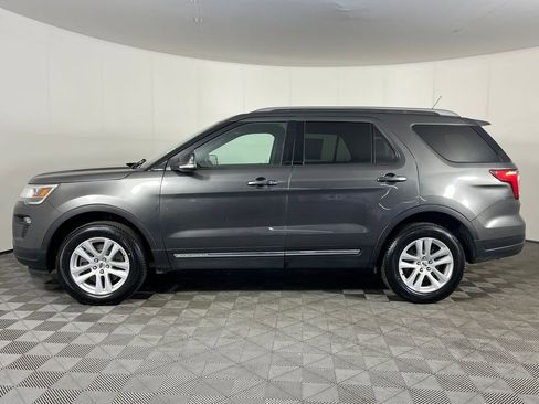 Used 2018 Ford Explorer XLT w/ Equipment Group 202A AWD/4WD image 9