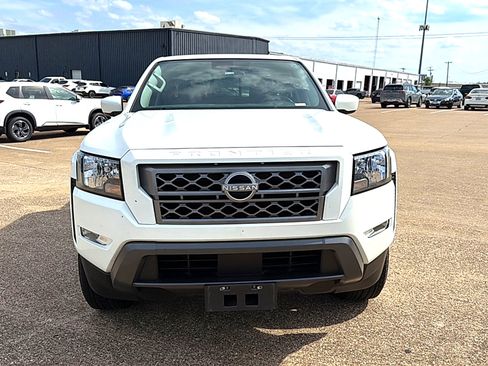 Used 2024 Nissan Frontier SV w/ SV Convenience Package RWD image 3