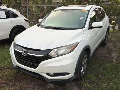 Used 2017 Honda HR-V EX image 3