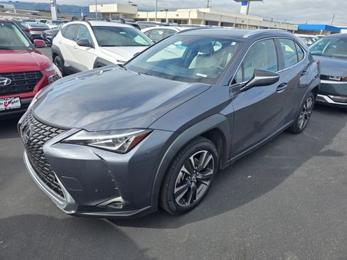 Used 2022 Lexus UX 200 w/ Accessory Package (Z2) image 1