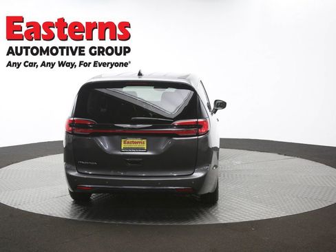 Used 2023 Chrysler Pacifica Touring-L FWD image 39