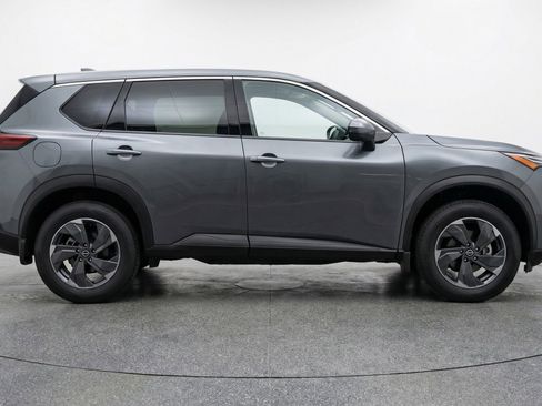 Used 2025 Nissan Rogue SV image 11