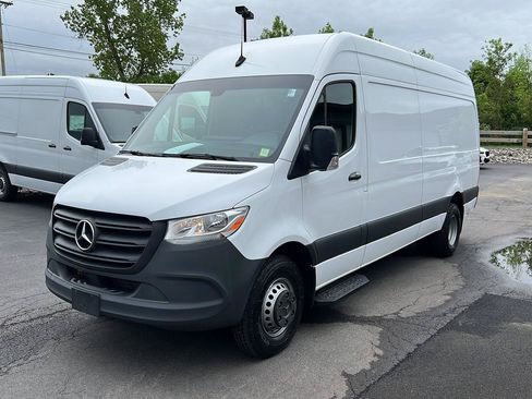Used 2024 Mercedes-Benz Sprinter 4500 image 4