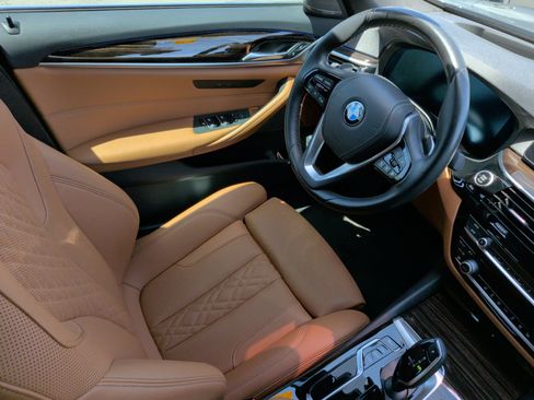 Used 2023 BMW 530i w/ Premium Package RWD image 34