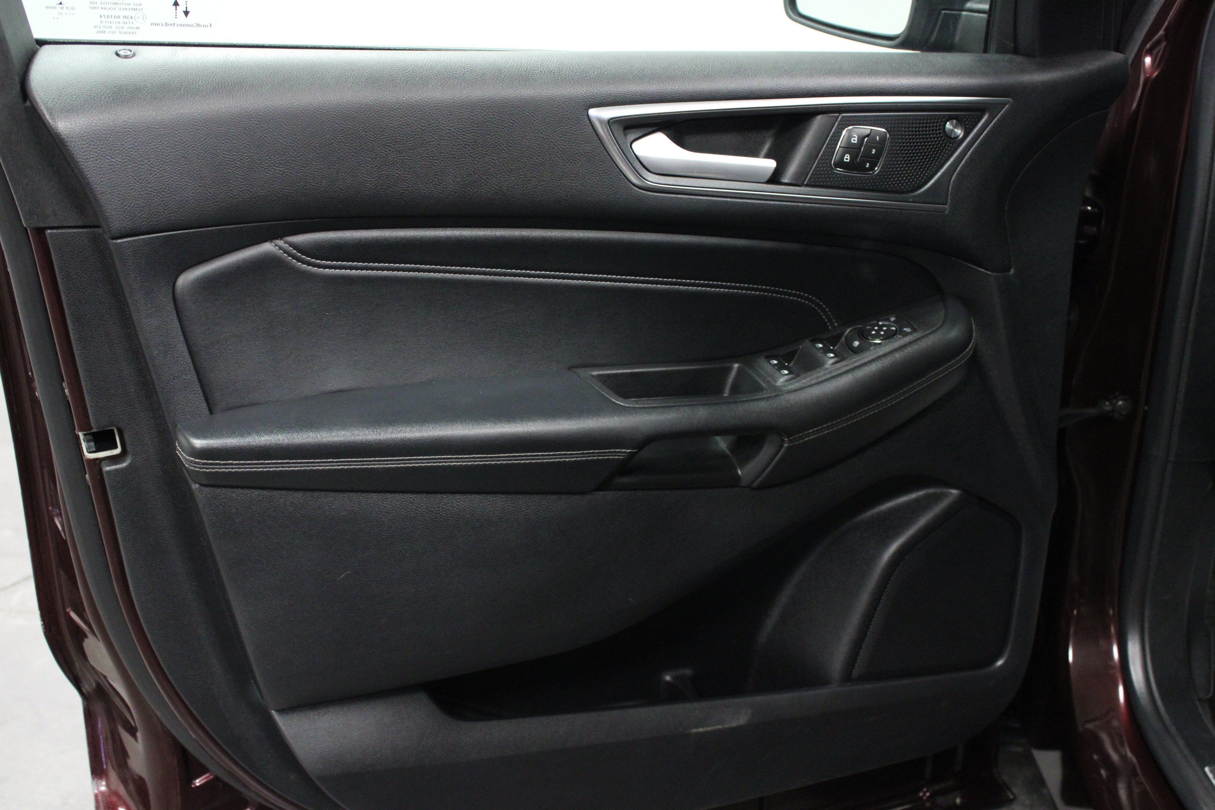 Used 2021 Ford Edge Titanium AWD/4WD image 11