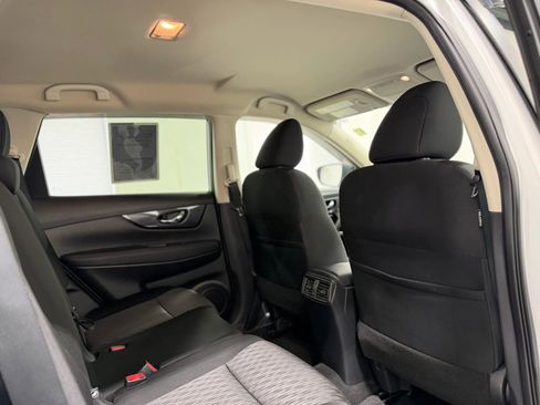 Used 2018 Nissan Rogue SV image 32