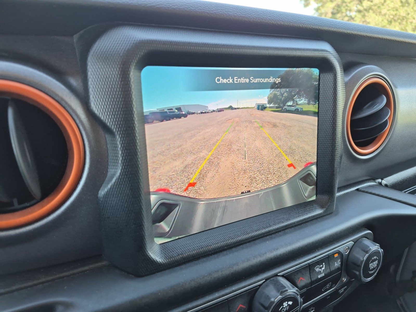 Used 2023 Jeep Gladiator Mojave AWD/4WD image 15