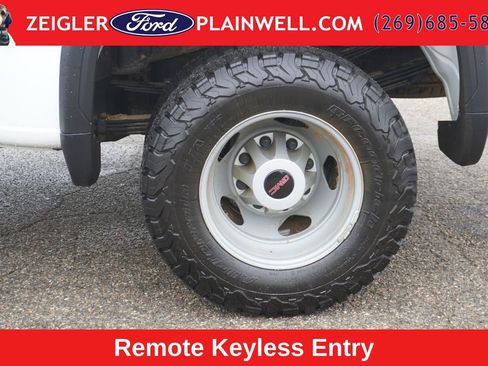 Used 2022 GMC Sierra 3500 Pro w/ Convenience Package RWD image 9