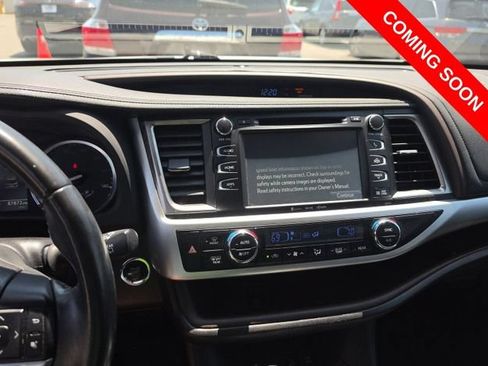 Used 2018 Toyota Highlander XLE AWD/4WD image 8