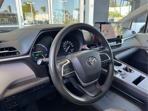 Used 2021 Toyota Sienna LE image 24