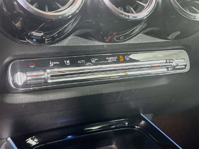 Used 2023 Mercedes-Benz GLB 250 4MATIC w/ Premium Package image 14