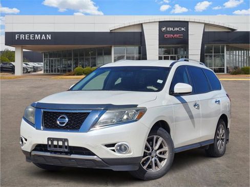 Used 2015 Nissan Pathfinder SV image 1