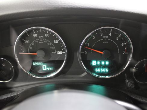 Used 2014 Jeep Wrangler Unlimited Rubicon w/ Connectivity Group image 12