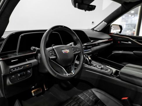 Used 2023 Cadillac Escalade ESV V image 5