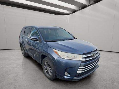 Used 2017 Toyota Highlander XLE image 7