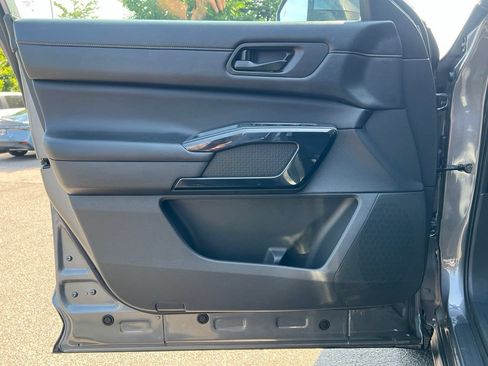 Certified 2025 Nissan Pathfinder SV AWD/4WD image 13
